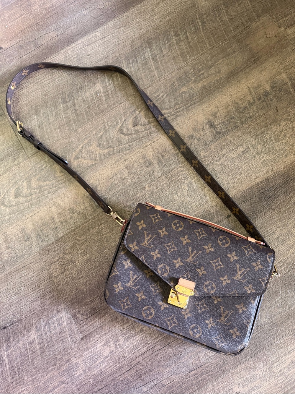 Louis Vuitton Pouchette Métis Crossbody Bag